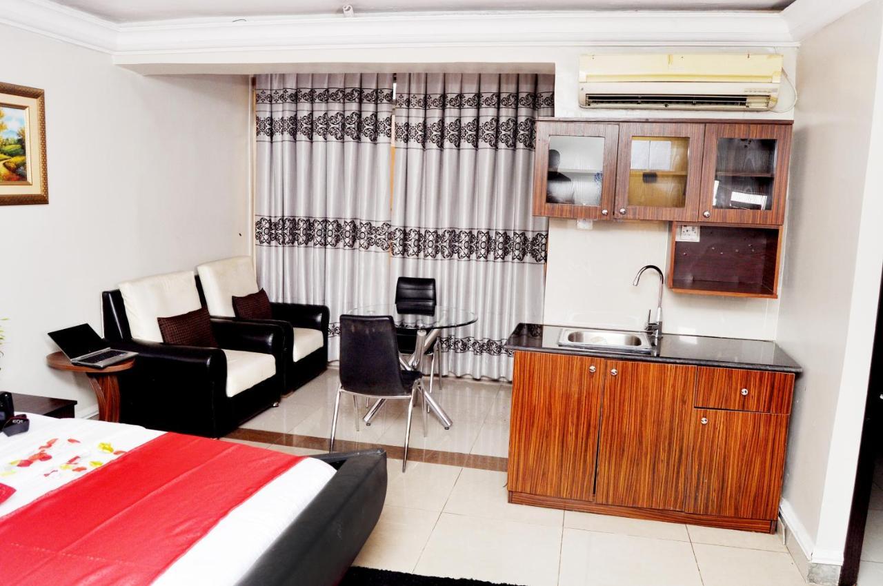 Primal Hotel Isaac John Gra Ikeja Exteriör bild